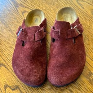 Boston Clog Suede Birkenstock in Maroon